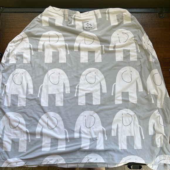 Mom-me breastfeeding cover - Picture 2 of 3